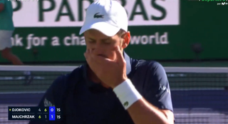 Drama u Indijan Velsu: Novak Đoković povraćao usred meča – ponovo! (VIDEO)