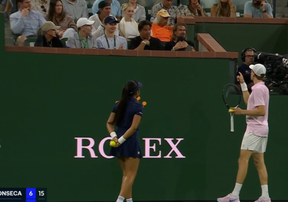 Siner hteo da se obračuna sa navijačem: Sve sprečio sudija VIDEO