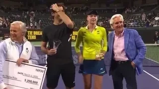 Gde će ti ruka?! Skandal u Indijan Velsu, funkcioner neprimereno dodirnuo Elenu Ribakinu