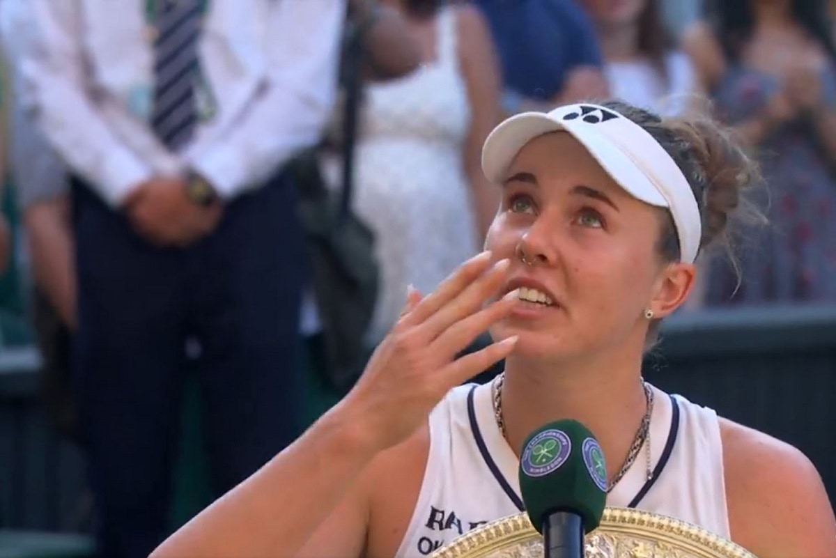 Noskova u suzama na Vimbldonu: Podigla ruke ka nebu zbog mame koja je preminula od raka