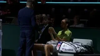 Medvedev opet napravio haos i zvao supervizora: "Jeste li sigurni da su ove loptice okrugle?"