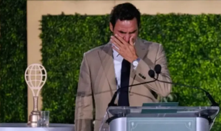 Federer u suzama primljen u Kuću slavnih: "Jedna od najvećih časti u mom životu" (VIDEO)