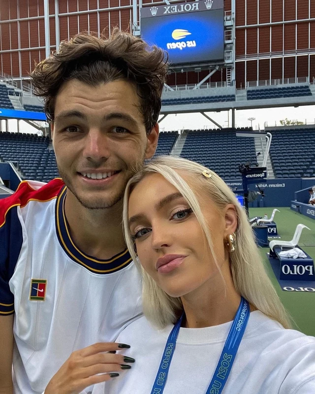 Tejlor Fric raskinuo sa influenserkom Morgan Ridl posle šest godina