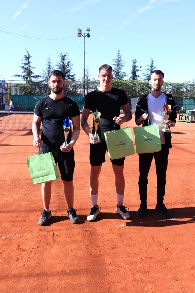 Novi šampion Reketiranje opena 3: Amaterski tenis u Srbiji izgledao brutalno dobro, prvi put prenošen 1 point slem 